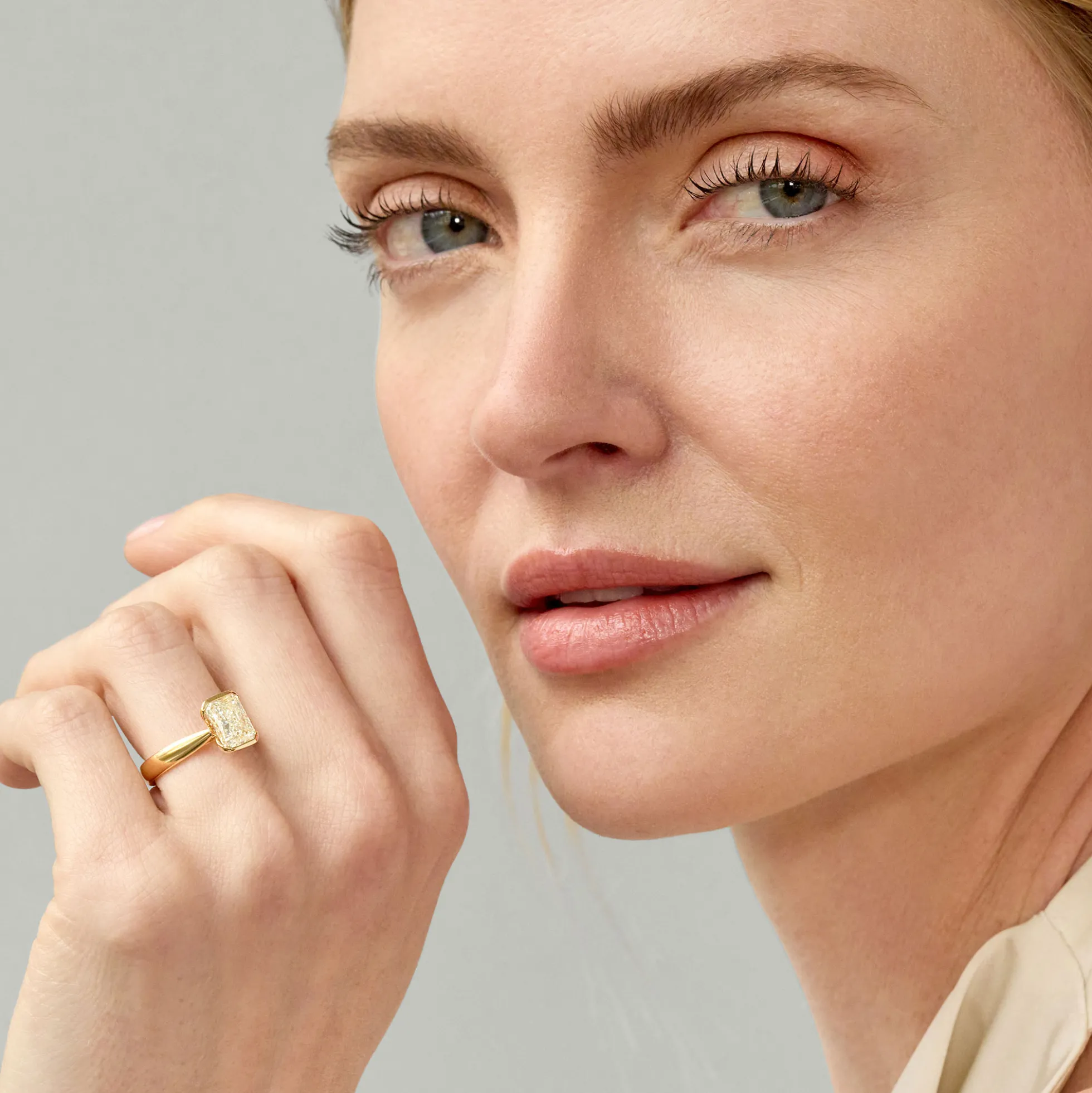 Bella Ponte Radiant Cut Engagement Ring, 2-¼ Carat, 18K Yellow Gold