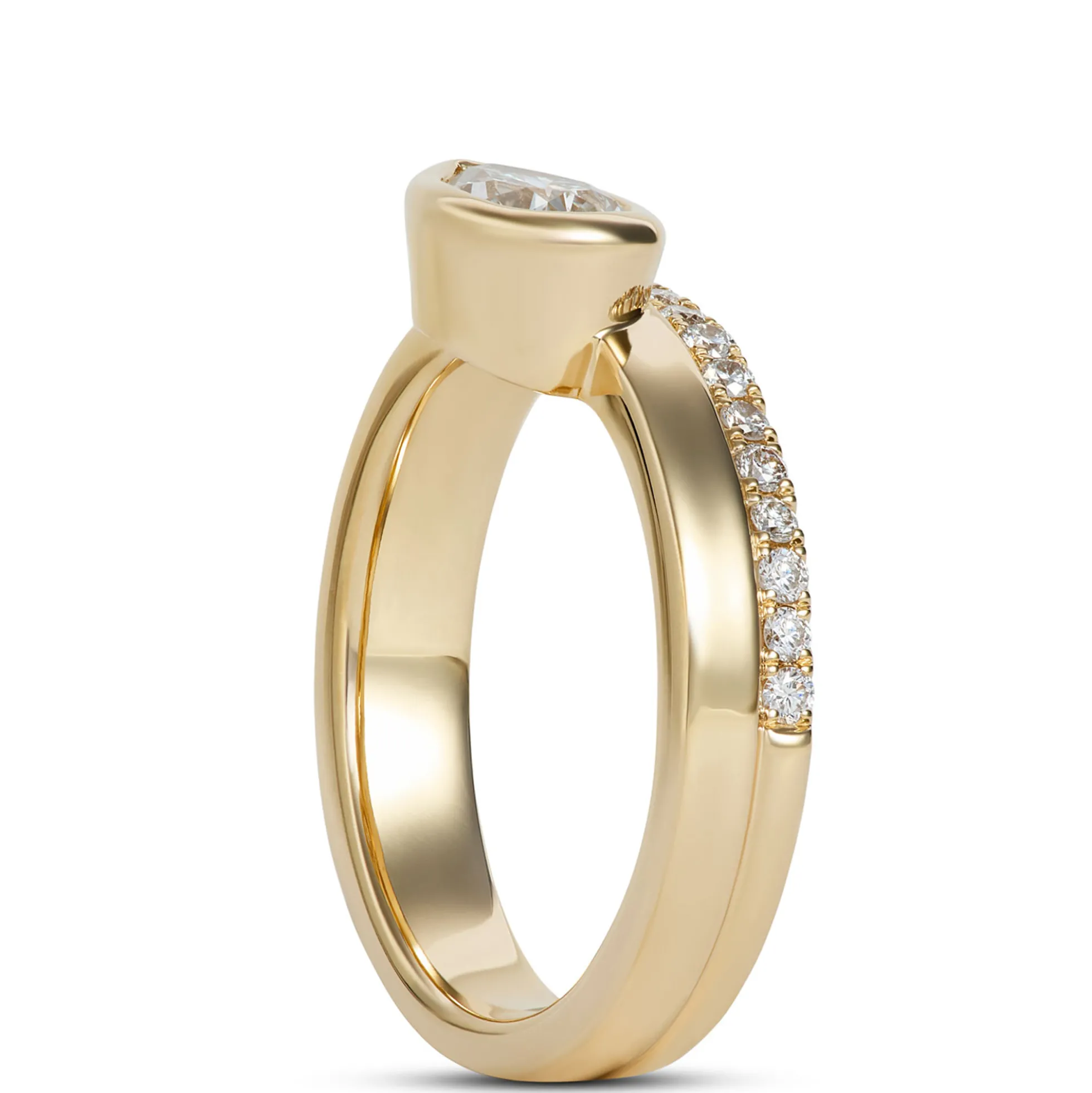 Pear-Shaped Diamond Engagement Ring in 14K Yellow Gold