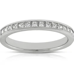 Princess Cut Diamond Band in Platinum